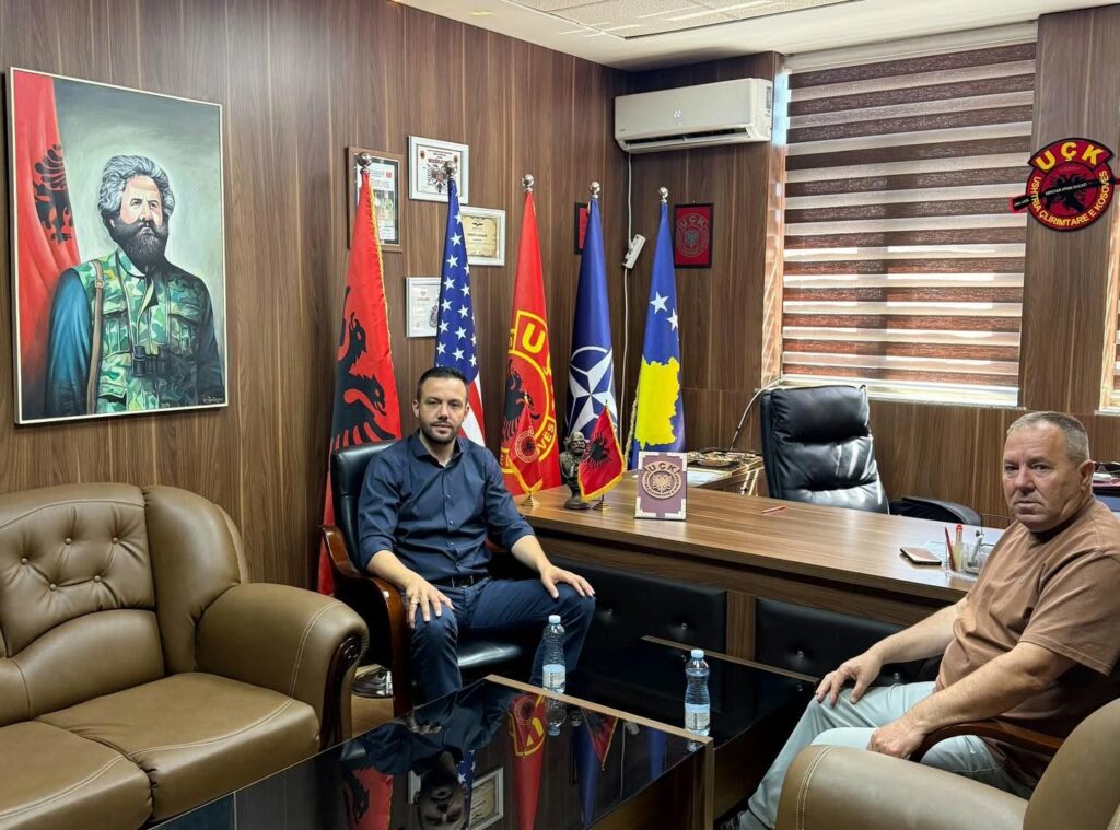 Deputeti i PDK së takon kryetarin e OVLUÇK së  flasin për veteranët