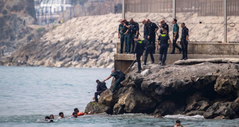 Pse Ceuta është porta më e rrezikshme e emigrantëve drejt Evropës 