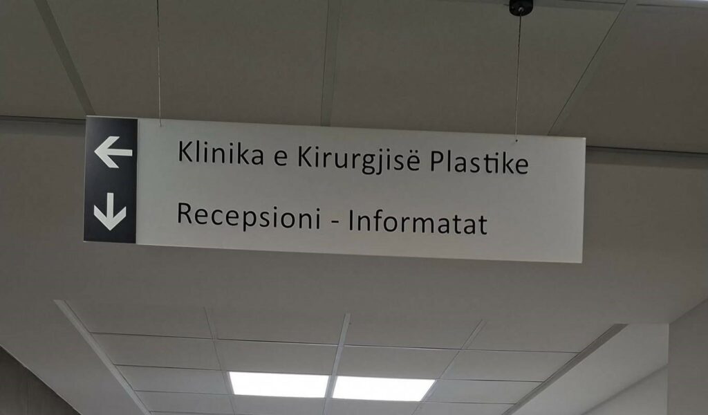 QKUK  136 ndërhyrje të suksesshme për rindërtimin e gjirit  shërbimi ofrohet pa listë pritjeje dhe me implante falas
