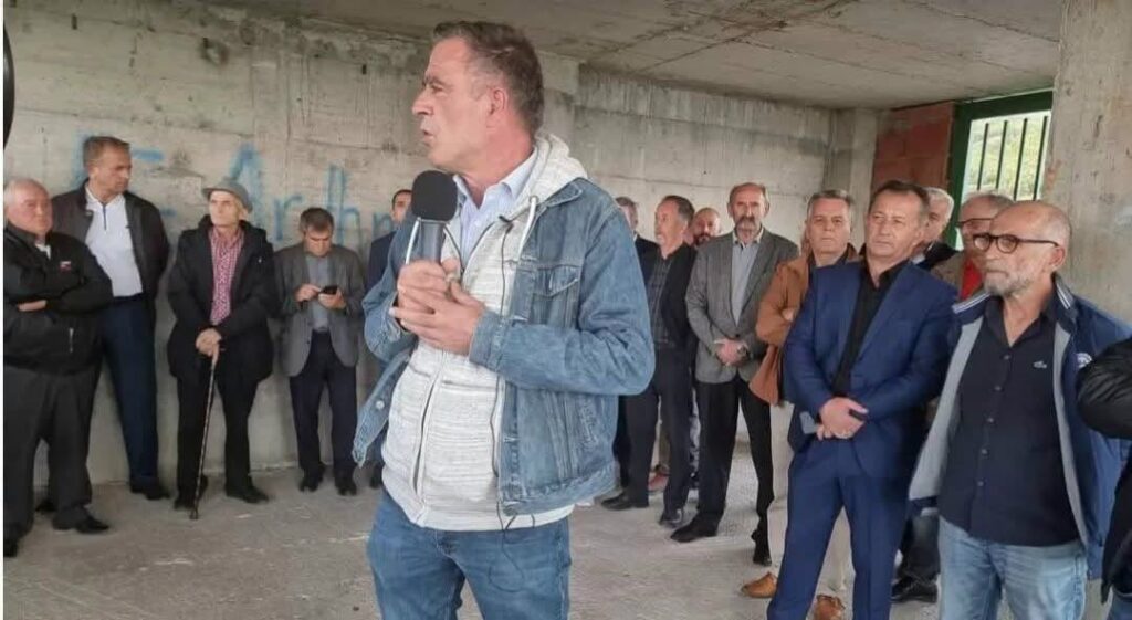 Fillon shpërbërja e Lëvizjes së Deçanit  jep dorëheqje njëri nga themeluesit  Pajazit Jashari