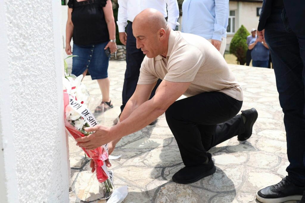 Haradinaj nderon luftën e luftëtarëve në Loxhë