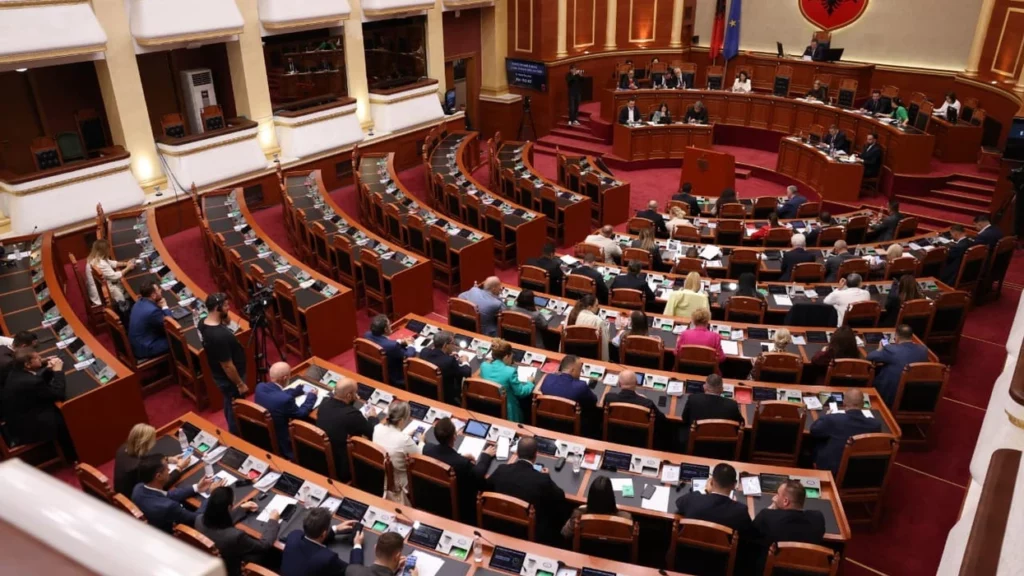 Deklarata e ministres serbe  debat në Kuvendin e Shqipërisë për Kosovën mes mazhorancës dhe opozitës