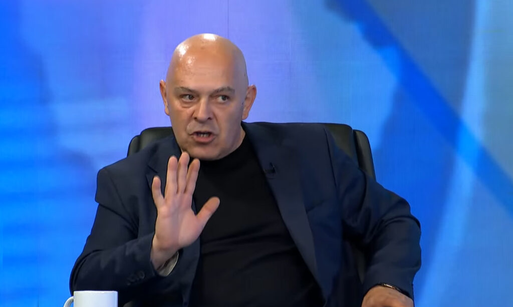 Gjini   S kemi faj të gjithë  një njeri e ka bllokuar Kuvendin 