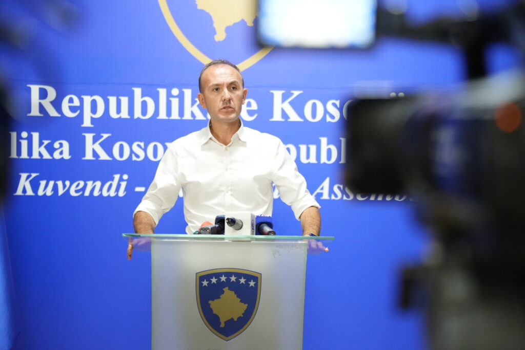 Mustafa  Albin Kurti i ka marrë peng institucionet  të kthehet në Kuvend sepse durimi qytetar po merr fund