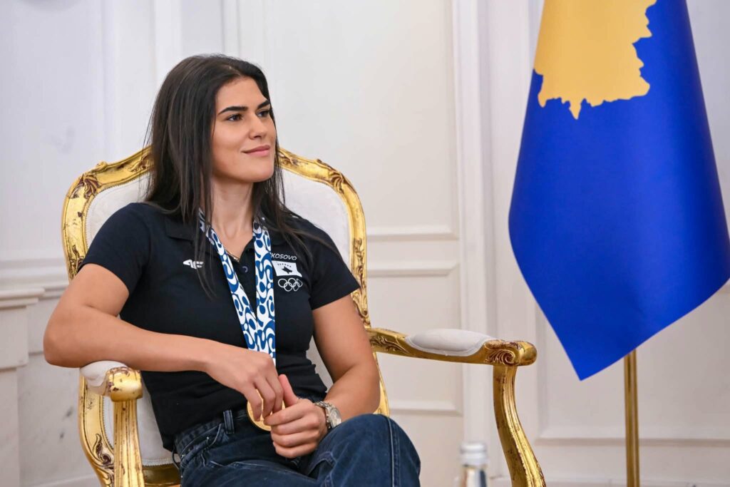 Donjeta Sadiku dekorohet me Medaljen Presidenciale të Meritave