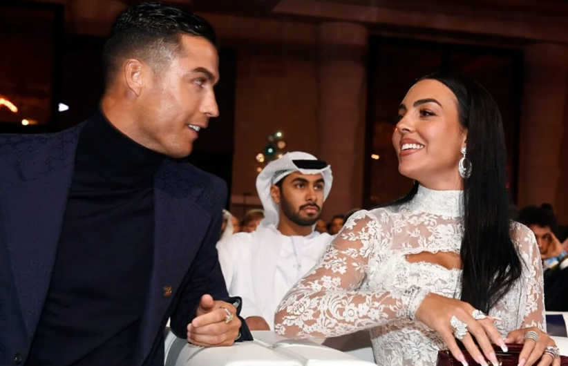 Më në fund  Ronaldo dhe Georgina i japin fund beqarisë  FOTO ja e tyre me unaza ndez rrjetin