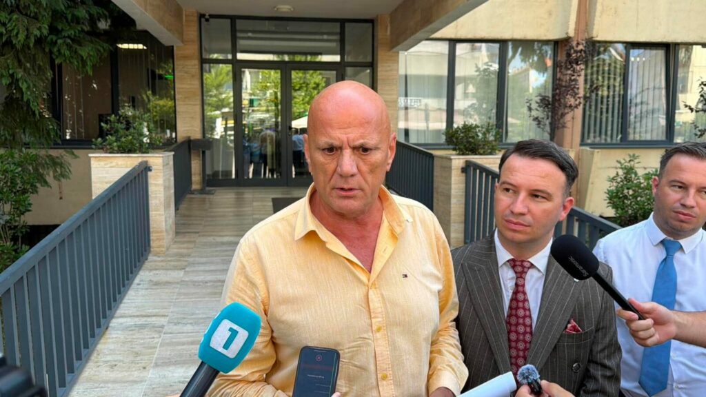 Geci dorëzon kallëzim penal ndaj Kurtit në Prokurorinë Speciale