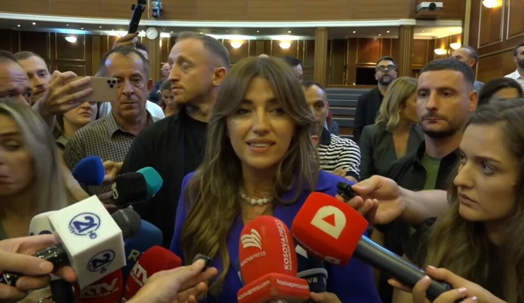 Haxhiu për  opozitën   Njëherë thanë se është tejkaluar afati  tash kërkojnë thirrjen e seancës   unë s po i kuptoj