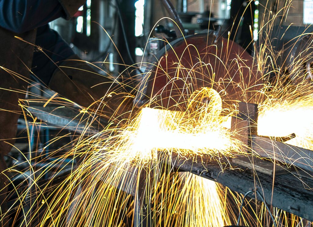 Sektorët e industrisë me rritje në qarkullim dhe paga  kurse me rënie te numri i të punësuarve