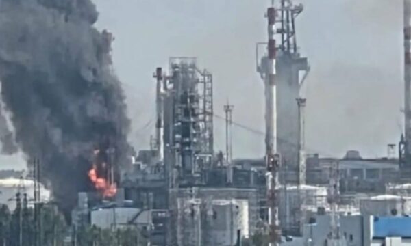 Ukraina godet zemrën e naftës ruse  dronët sulmojnë rafinerinë e Kirishit dhe bazën ajrore të Jejskut