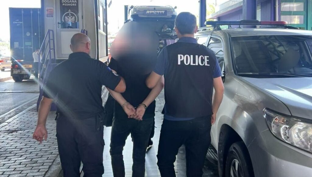 Ekstradohet nga Shqipëria në Kosovë një i dënuar me 11 vjet e 6 muaj burgim për vrasje