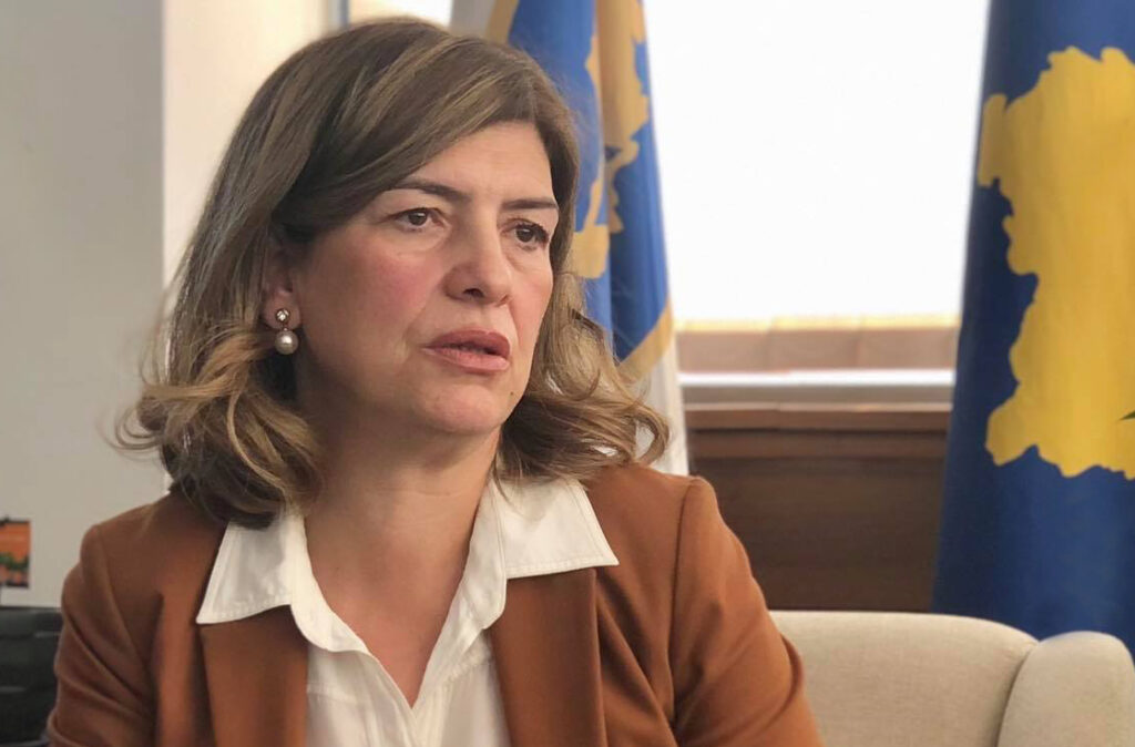 Valdete Daka  Kurtit nuk i eci me partitë tjera  po e shantazhon LDK në
