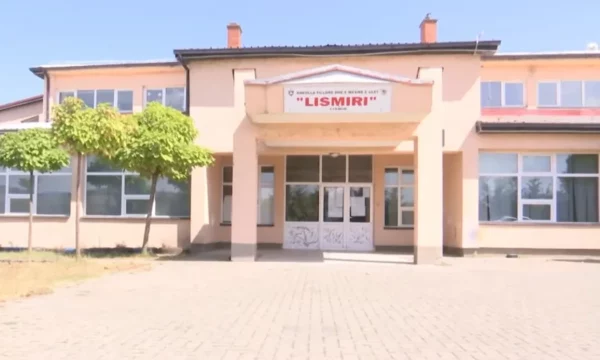 nxenesit-ne-lismir-te-fushe-kosoves-bojkotojne-mesimin