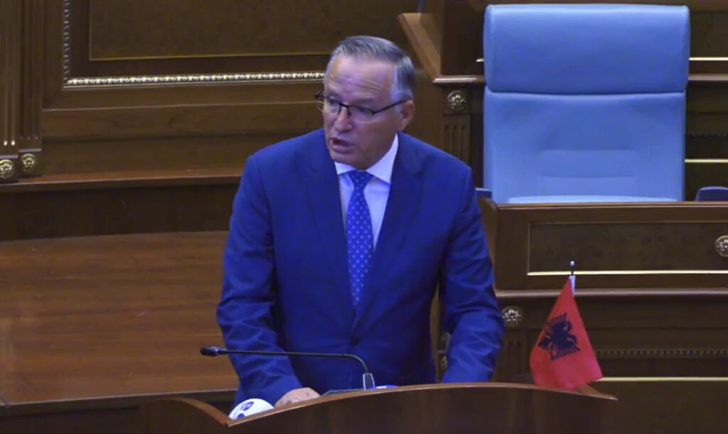 Hamza nga foltorja e Kuvendit  Nga sot  PDK ja hyn në një fazë tjetër të veprimit politik  institucional dhe juridik