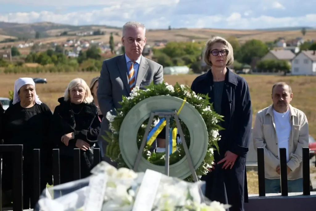Shefi i BE së nderon Afrim Bunjakun  Keqardhje që Serbia nuk i kapi përgjegjësit