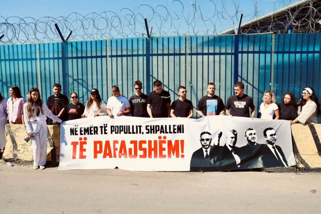 Liria Ka Emër  me mesazh para EULEX it  Në emër të popullit  shpalleni të pafajshëm