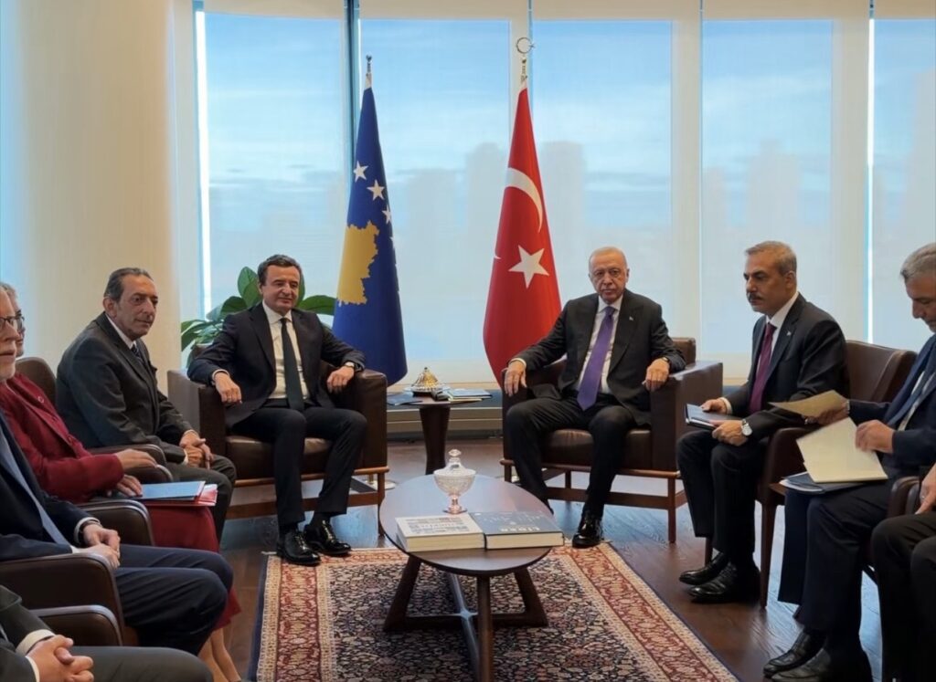 Albin Kurti takohet me Erdoganin  diskutojnë edhe për aktgjykimin e Speciales
