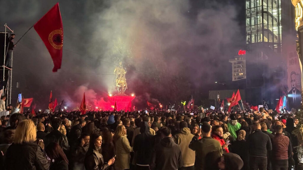 Protesta e qytetarëve  kërkesë Kryesisë së Kuvendit  Futeni nesër në rend të ditës ligjin për Dhomat e Specializuara