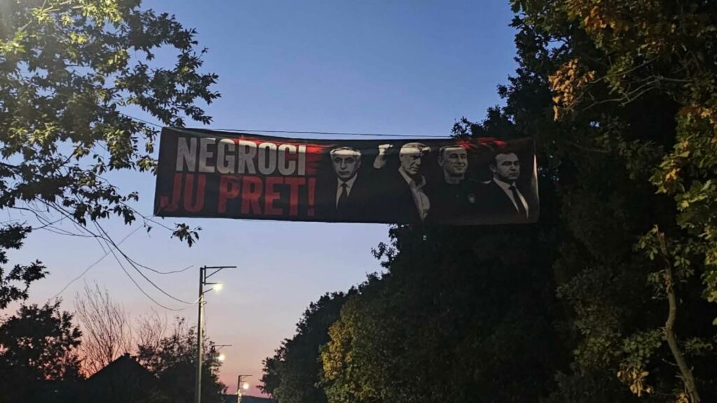 Negroci në pritje të Jakup Krasniqit  Mesazhi që u vendos në hyrje të fshatit