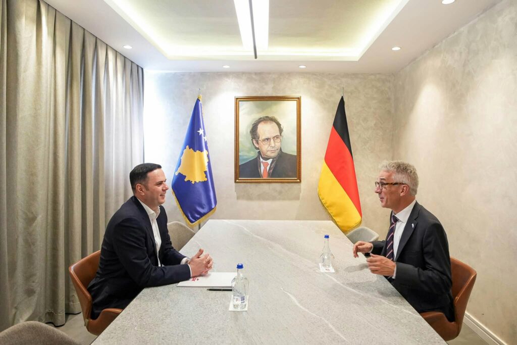 Abdixhiku pret në takim ambasadorin gjerman  diskutojnë për situatën politike pas refuzimit të kandidatit për president