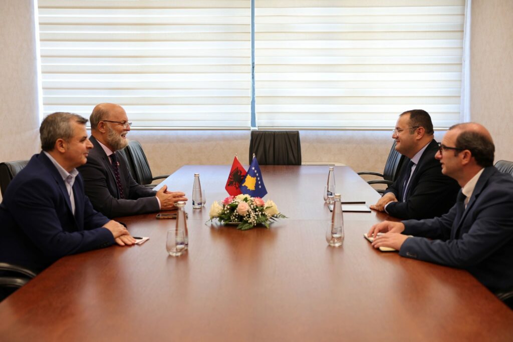 guvernatori-i-bqk-se-takon-ambasadorin-malaj-diskutohet-bashkepunimi-financiar-kosove-shqiperi
