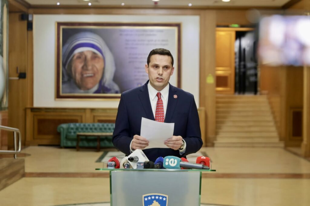 Ndërprerja e seancës  Gruda  LV ja nuk do ta konstituojë Kuvendin  PDK ja do të votonte në çfarëdo forme për nënkryetarët