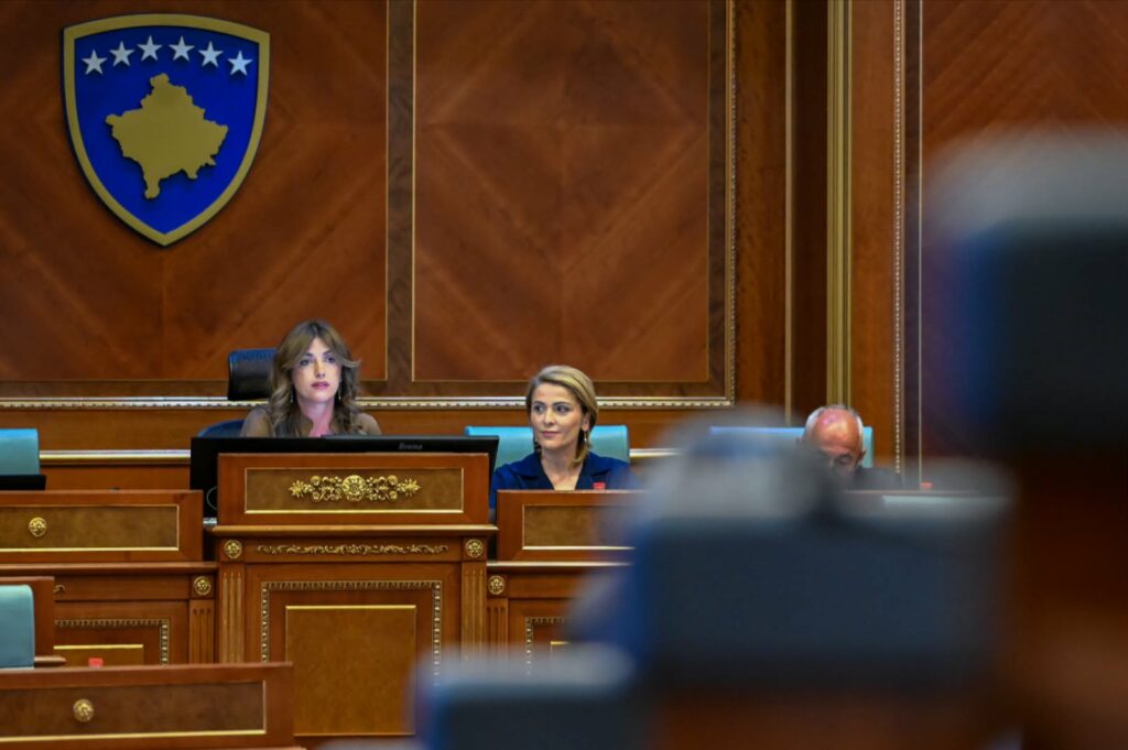 Haxhiu thërret seancë të jashtëzakonshme në orën 14 00  në rend dite votimi i qeverinë e re