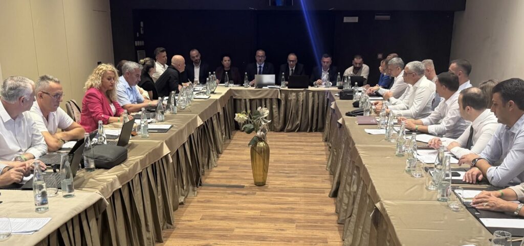Anëtarët e Këshillit Gjyqësor dhe kryetarët e gjykatave diskutojnë për përmirësimin e funksionimit të sistemit gjyqësor