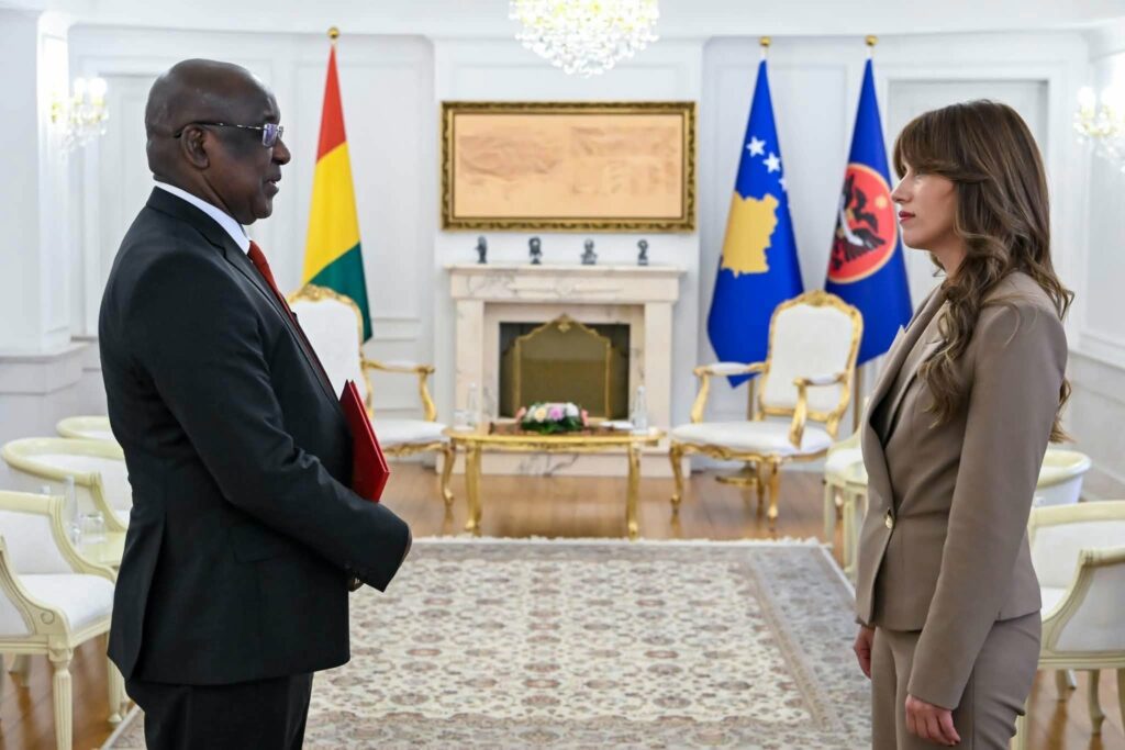 Haxhiu pranon letrat kredenciale të ambasadorit të Guinesë  diskutojnë zgjerimin e bashkëpunimit