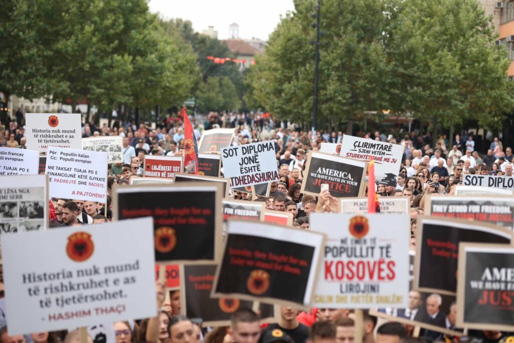 Çitaku  studentëve  Mos u ndalni  mbrapa na keni