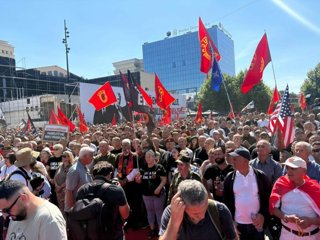  Në mbrojtje të UÇK së   nisin protestat nëpër Kosovë