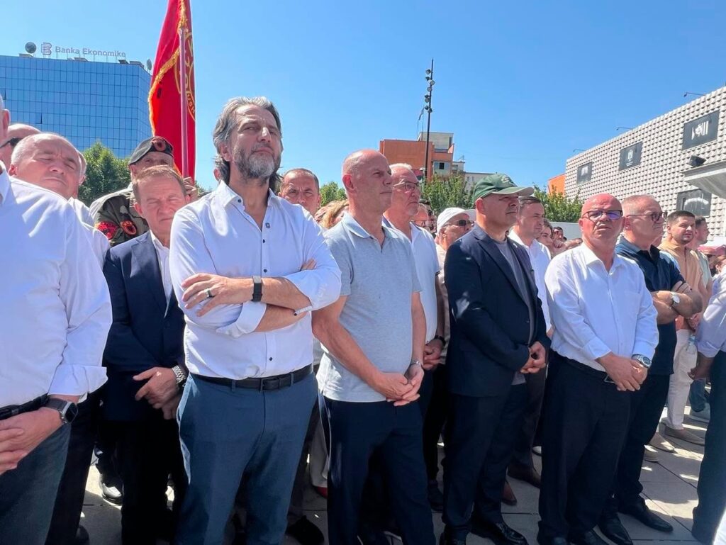 Rama  Qeveria Kurti po i dënon qytetarët e komunave që s e votuan LV në  s na duhet komunizmi