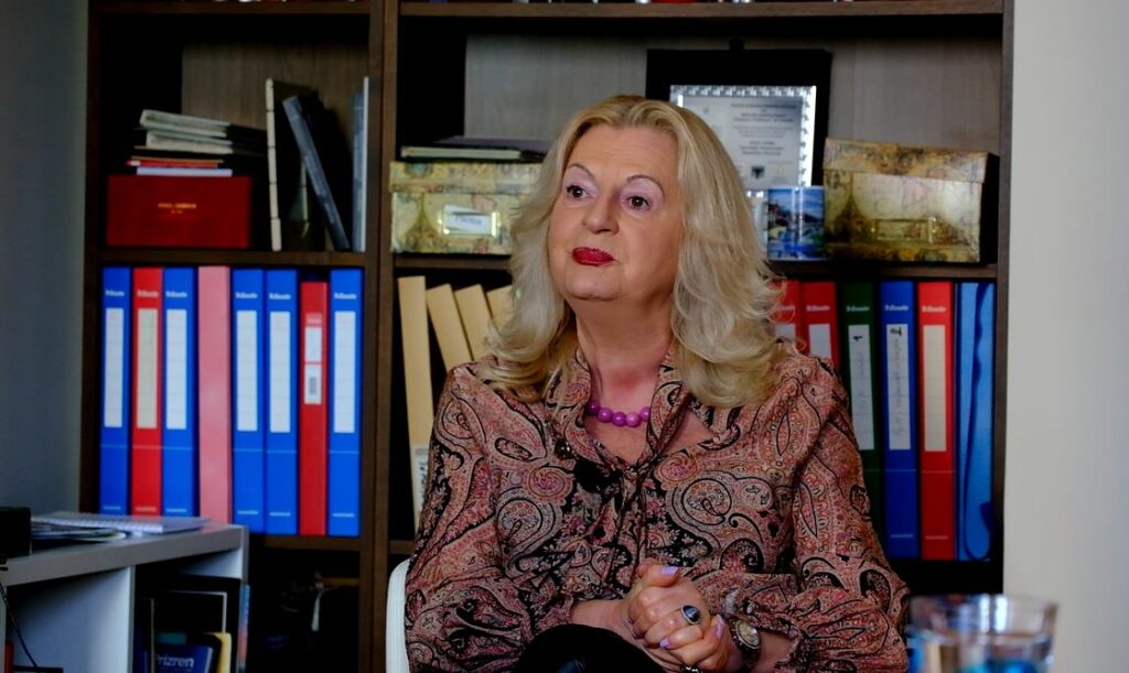 Edita Tahiri  godet  Abdixhikun  Deputetët janë sovranë  ka mbaruar koha kur partia përcaktonte votën e tyre