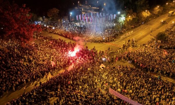 Freedom House  Pushteti në Serbi shtypi protestat e organizuara përmes mjeteve digjitale