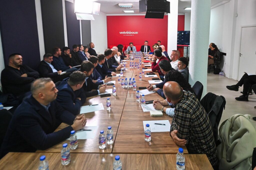 Kurti mbledh kryesinë dhe drejtuesit e Qendrave të LVV së  diskutohet për zgjedhjet e brendshme