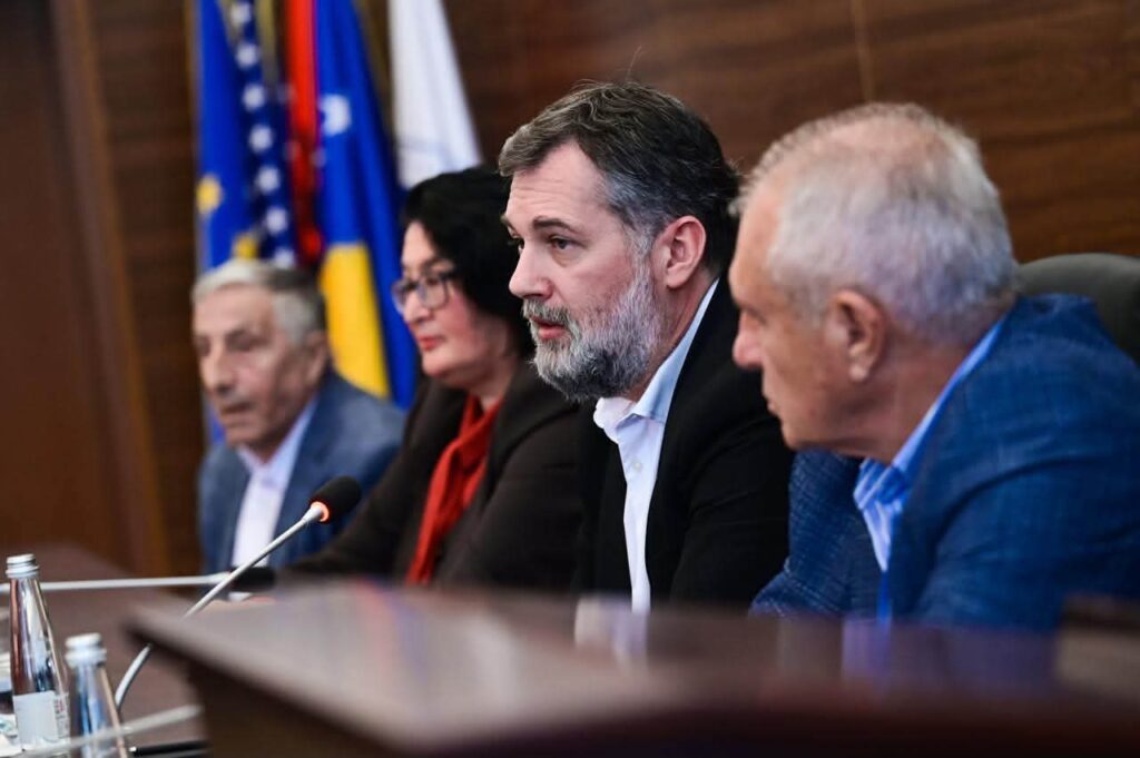 Vazhdojnë konsultimet me mësimdhënësit për Strategjinë e Arsimit 2035   mbahet takimi rajonal në Mitrovicë