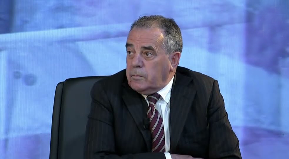 Matoshi thirrje Kurtit   Shkarkoj ministrat dhe shpëtoje fytyrën tënde 