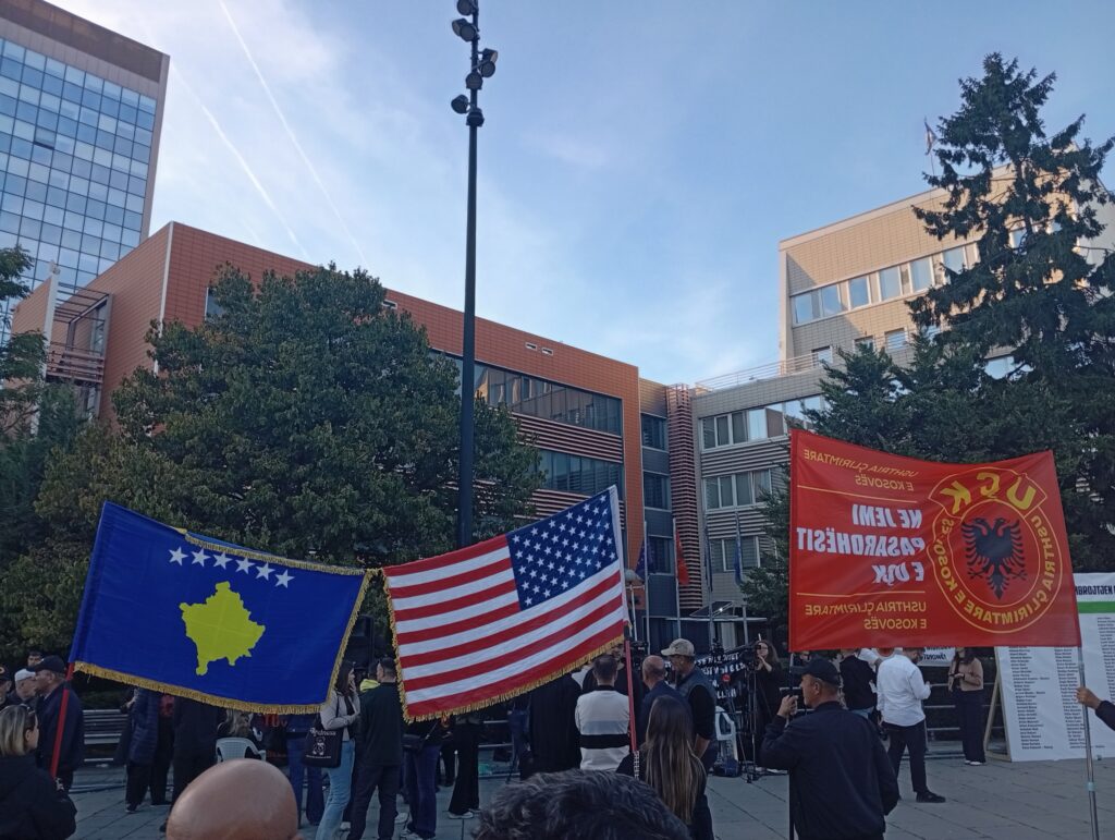 KDI  Protesta duhet të vazhdojë pa dhunë dhe pa pengim fizik të deputetëve