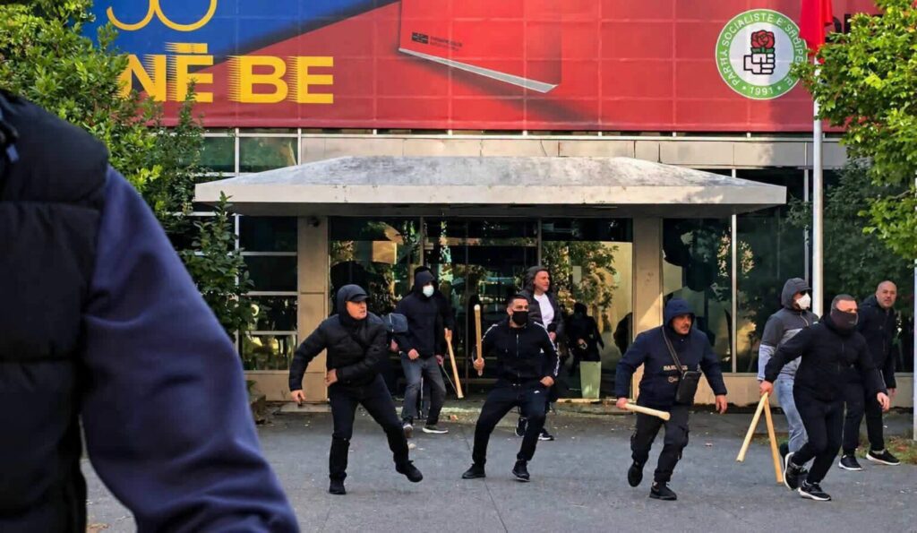 Kush janë mercenarët me maska që po përdoren nga një kufomë politike