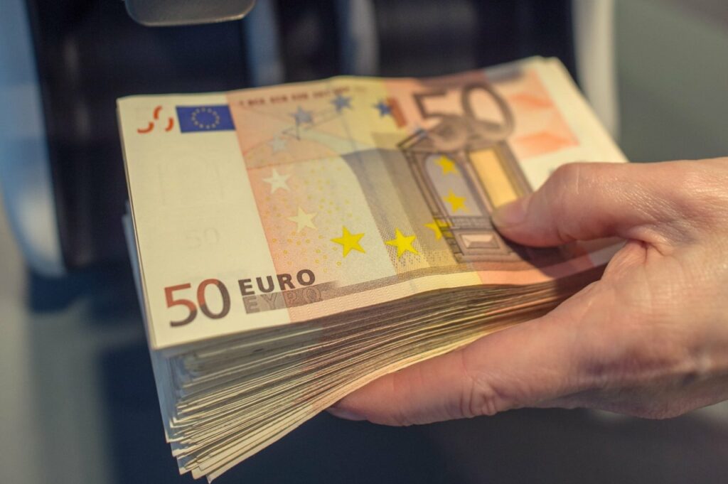 ask-publikon-te-dhenat-per-vitin-2025-investimet-ne-ndermarrje-arriten-mbi-1-54-miliarde-euro