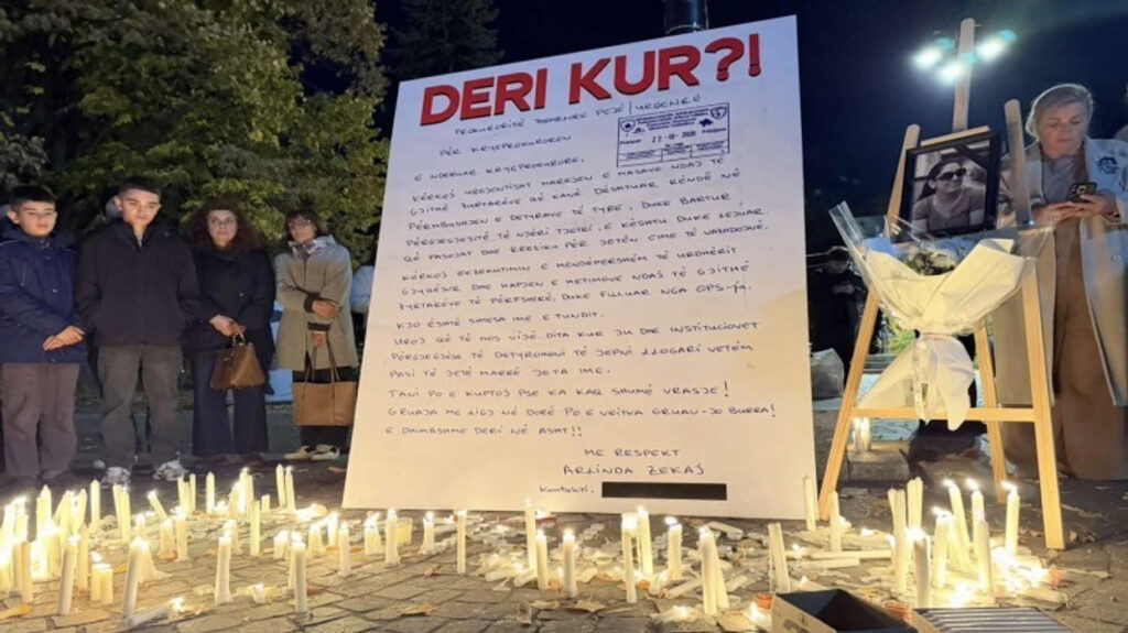 Qytetarët ndezin qirinj në Pejë në kujtim të Arlinda Zekajt  kërkojnë drejtësi dhe mbrojtje për gratë