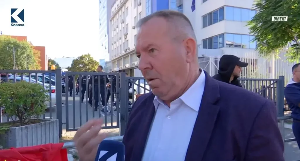 Gucati me protestuesit vendosin kordonin  Deputetët këndej nuk kalojnë