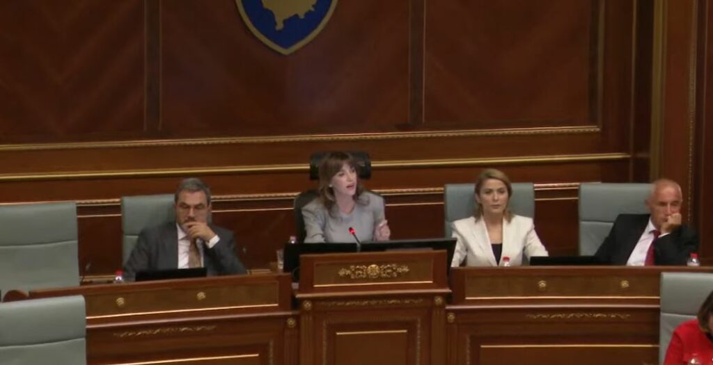 Përplasje në Kuvend  Tahiri kërkon dorëheqjen e Gërvallës  Haxhiu i kundërpërgjigjet