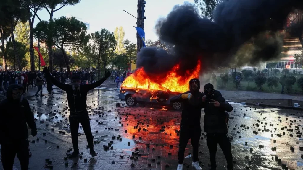 Tirana përfshihet nga dhuna  Uashingtoni ngre alarmin