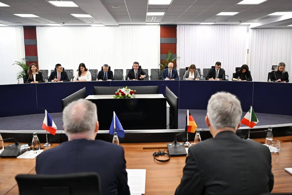 Kurti takohet me ambasadorët e BE së  rikonfirmohet mbështetja për integrimin evropian të Kosovës