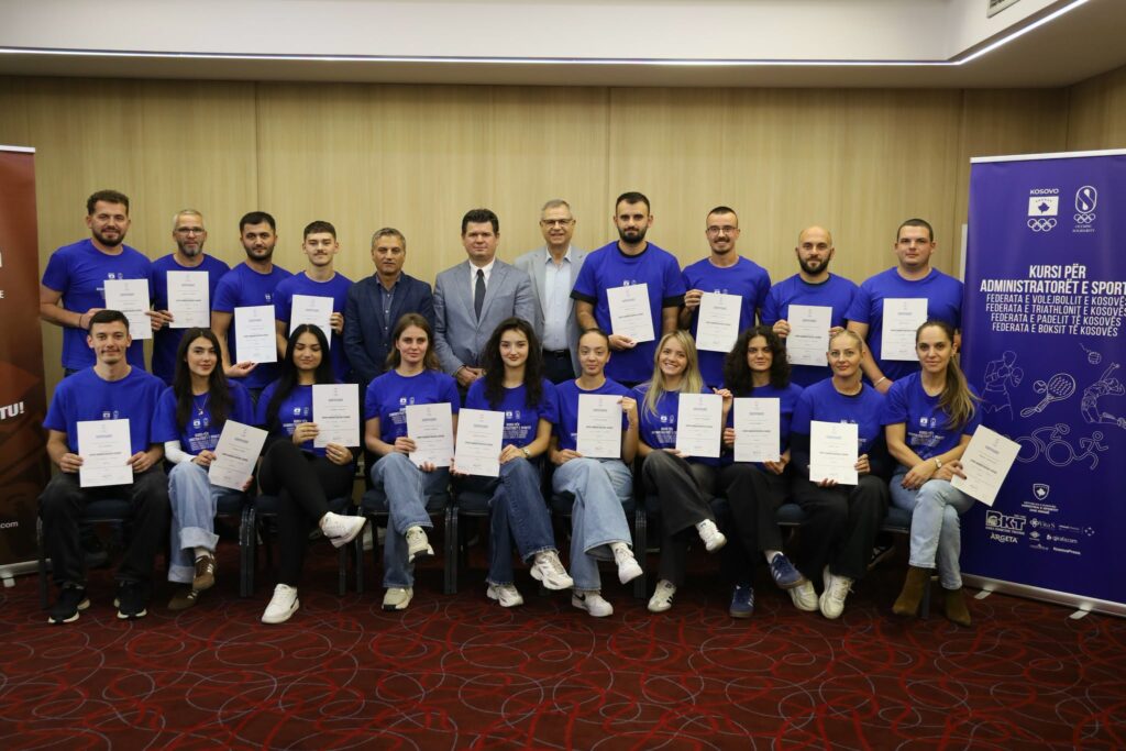 Përfaqësues të katër federatave përfundojnë kursin për administratorë të sportit