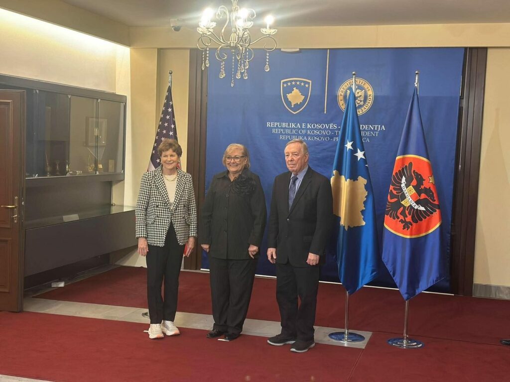 Presidentja Shiroka Pula pret senatorët amerikanë  iu ndan mirënjohje për kontributin ndaj Kosovës
