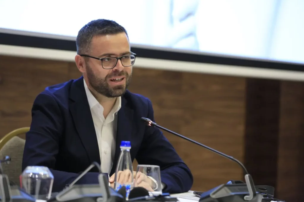 Rexha   Radio Policia   përpjekje për kontrollimin e informacionit