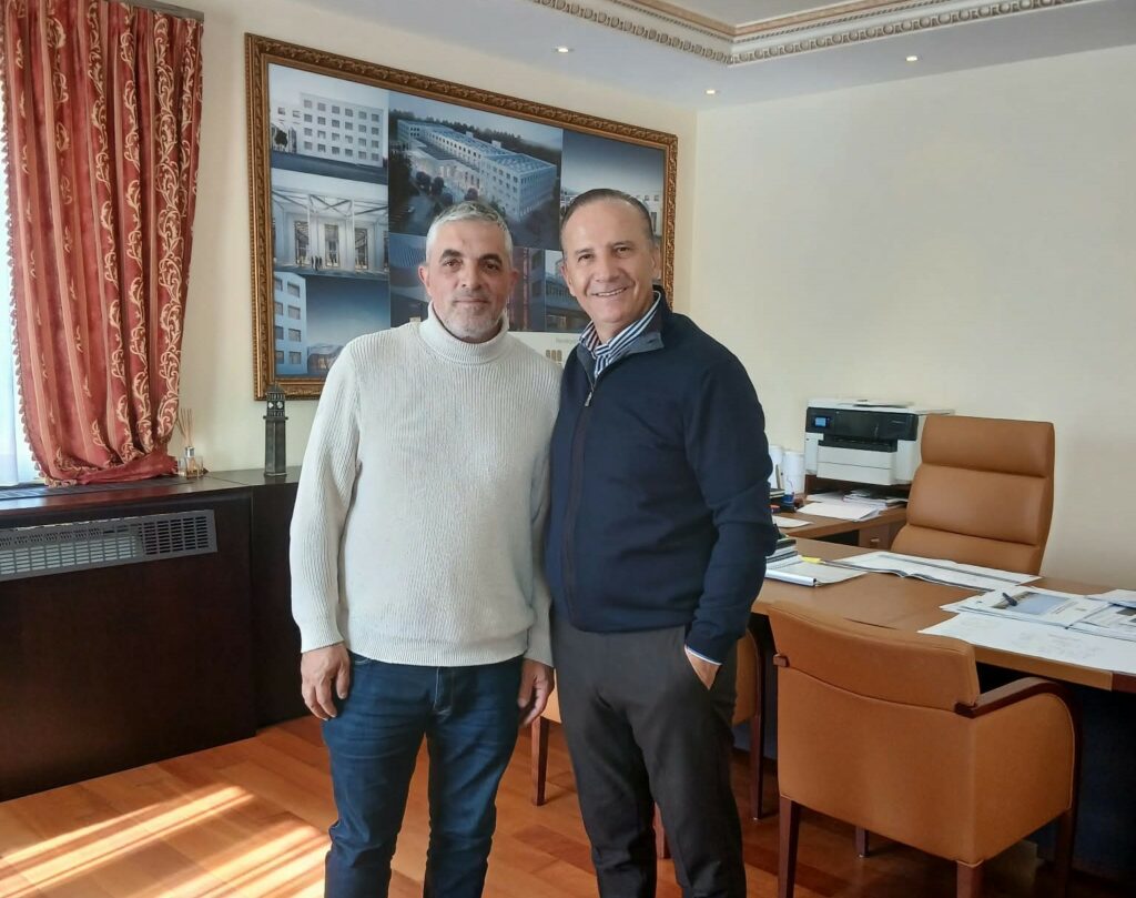 Sami Fejza falënderon bashkëluftëtarin e UÇK së  Selim Pacollin  për mikpritjen dhe respektin e treguar