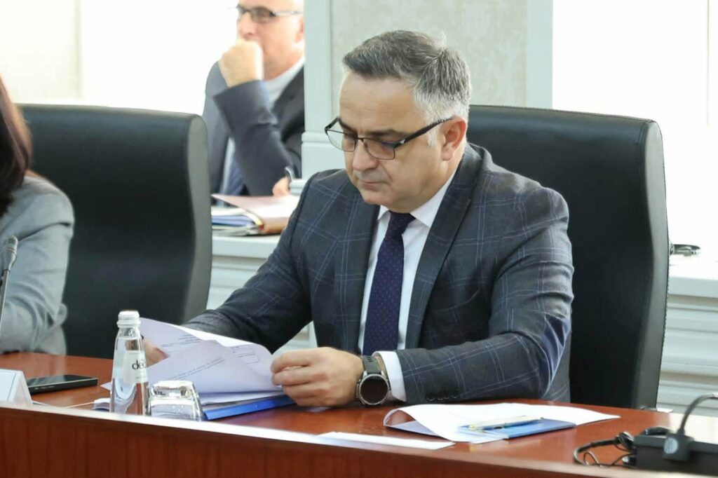 Besnik Tahiri  65 ligje për më pak se tre muaj  por ku është vizioni i qeverisë 